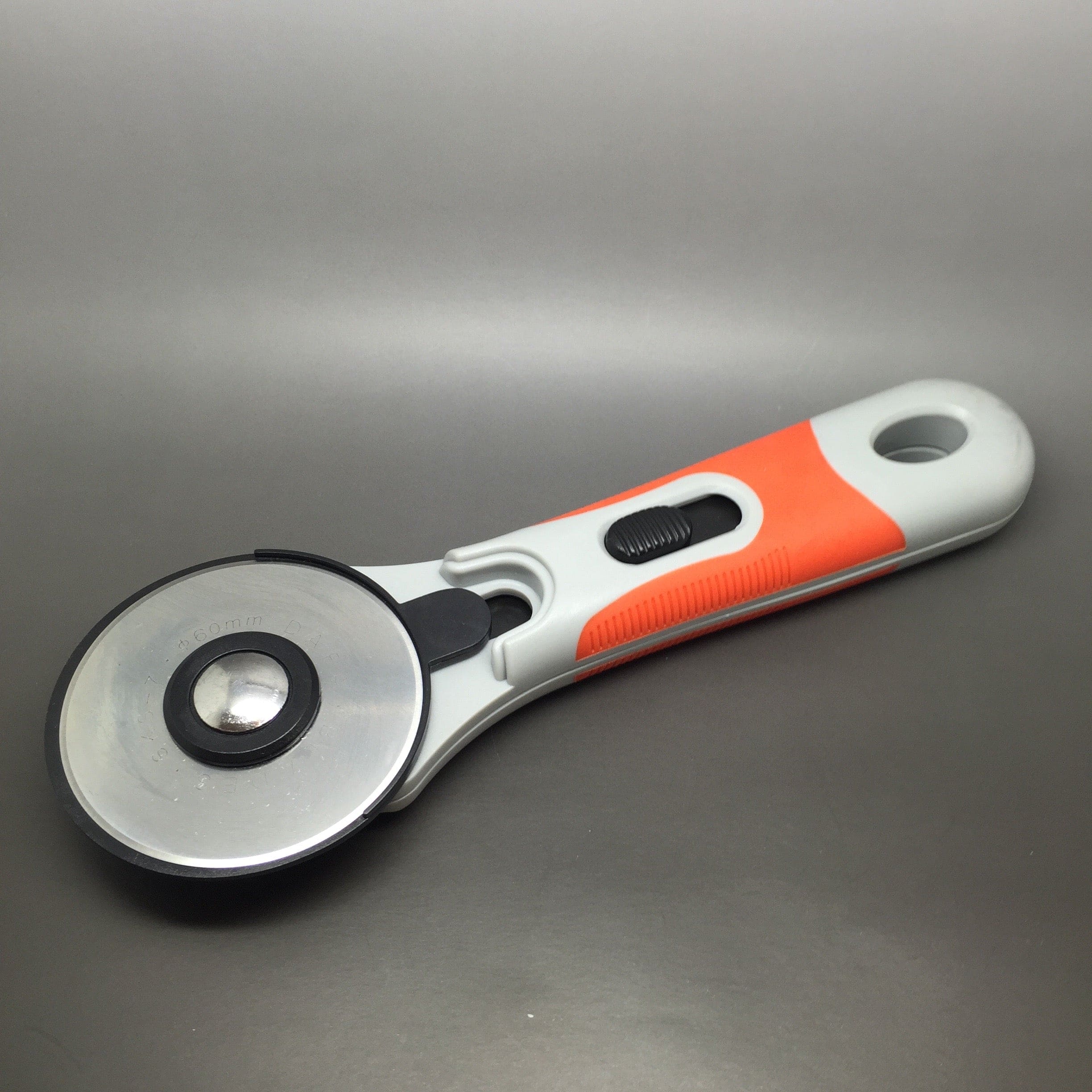 Rotary Cutter 60mm DAFA Safeguard Soft Grip – Sewing Machine Accessories