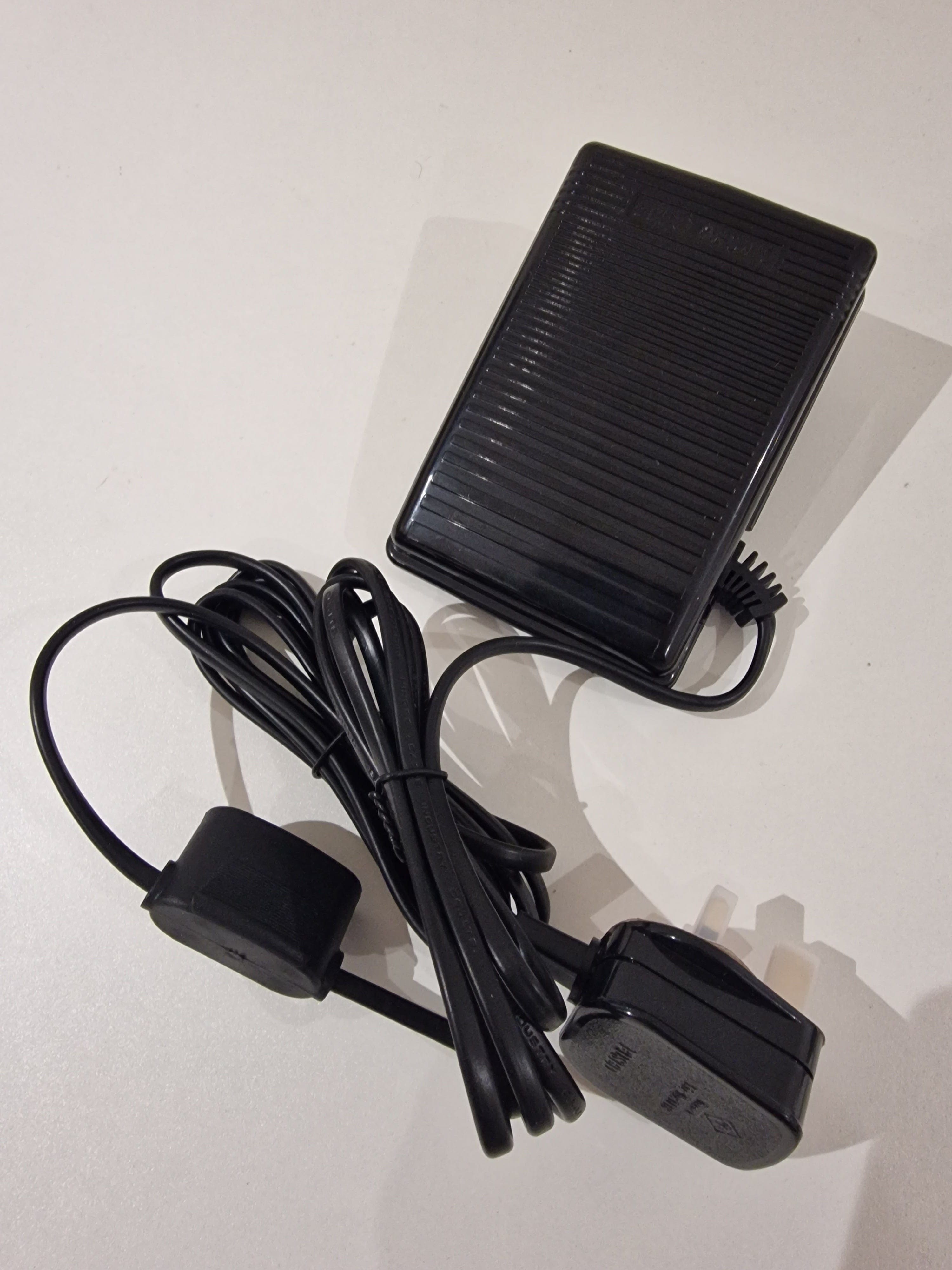 Singer Foot Control Pedal for Sewing Machine CR304 NO 603737 – Retro Unit Singer Foot Control Pedal for Sewing Machine CR304 NO 603737 – Retro Unit